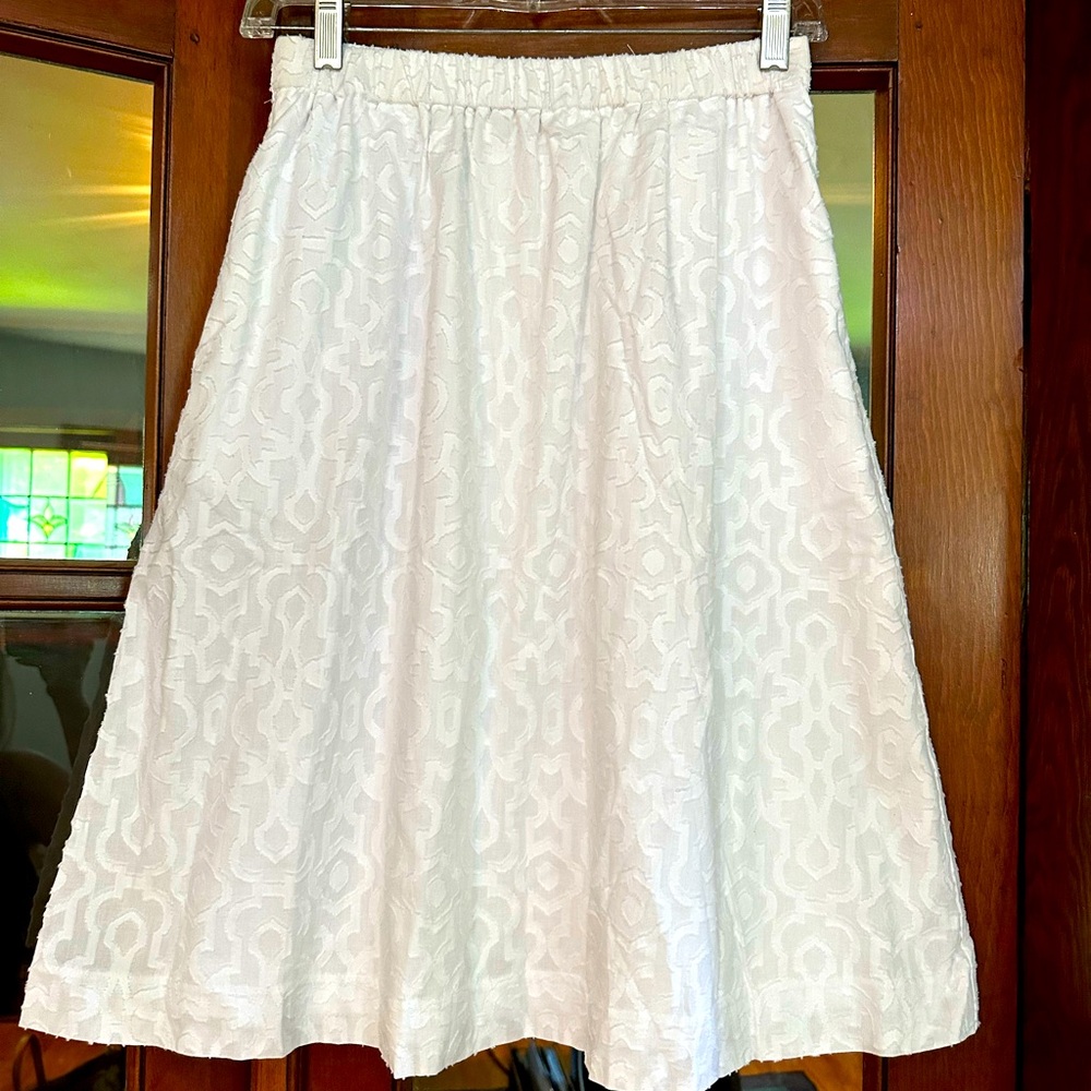 White eyelet knee length skirt SIZE 2
